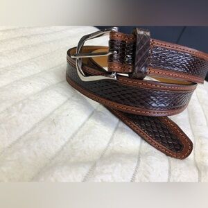 Johnston & Murphy EUC G7 Textured Brown Leather Belt size 40